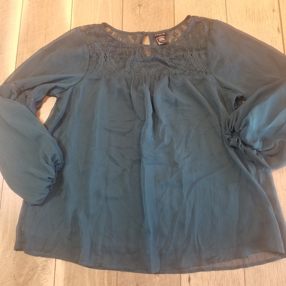 Torrid top - Picture 5 of 6